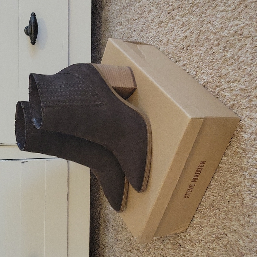 Steve Madden Brown booties
